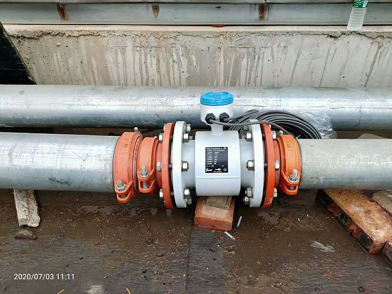 分（fèn）體式電（diàn）磁流量計現場3