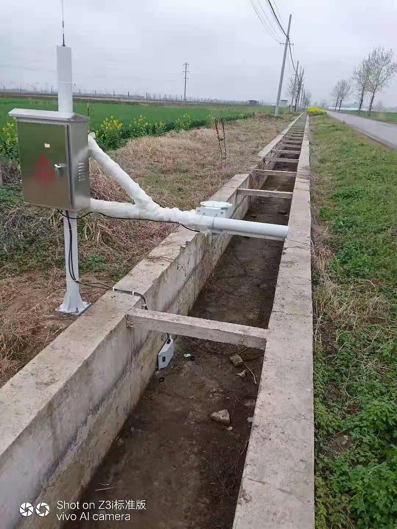 太陽能供電（diàn） 全渠寬電（diàn）磁明渠流量（liàng）計1